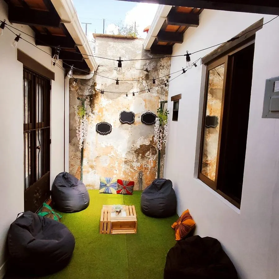 Affittacamere El Aventurero Gt - Love Room Antigua Guatemala